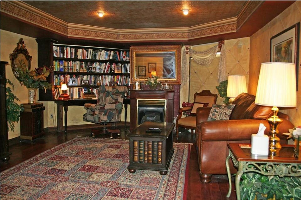 Library, Living room