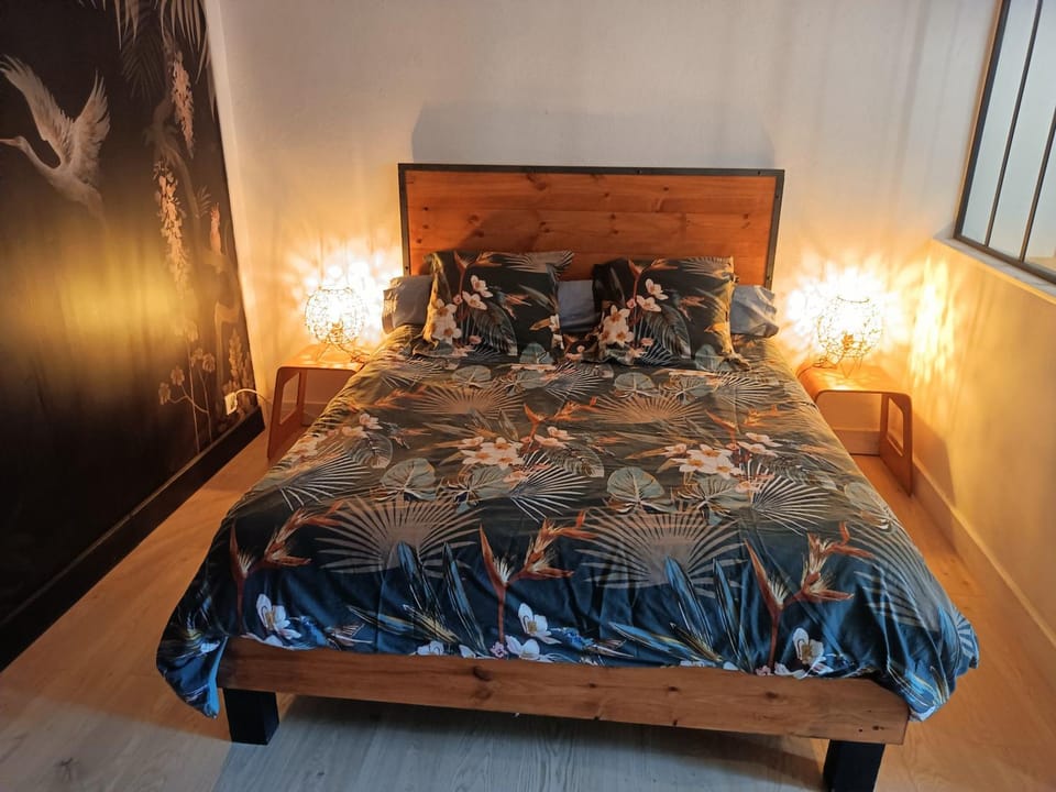 Bed, Photo of the whole room, Bedroom