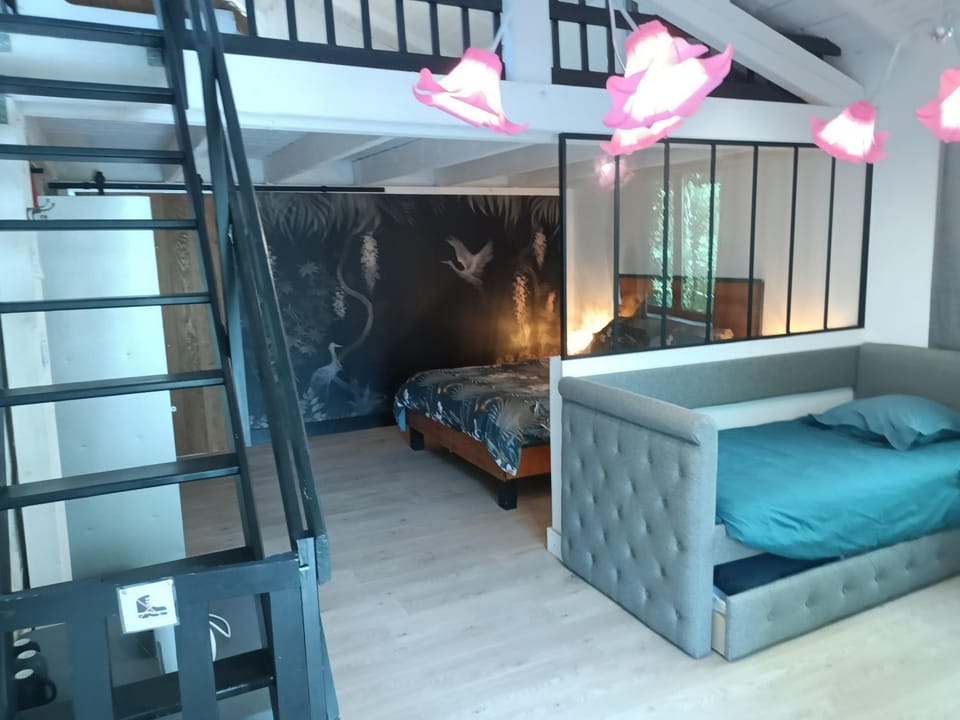 Bed, Living room, Photo of the whole room, Bedroom