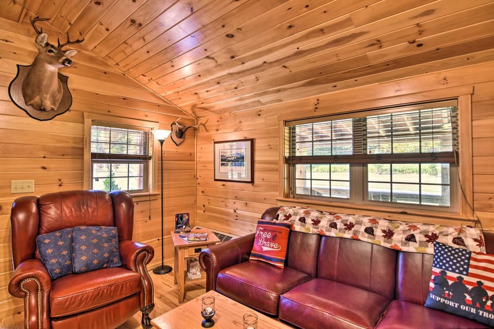 Parsons Cabin w/ Fire Pit & River Access! Cabin in Shenandoah Valley