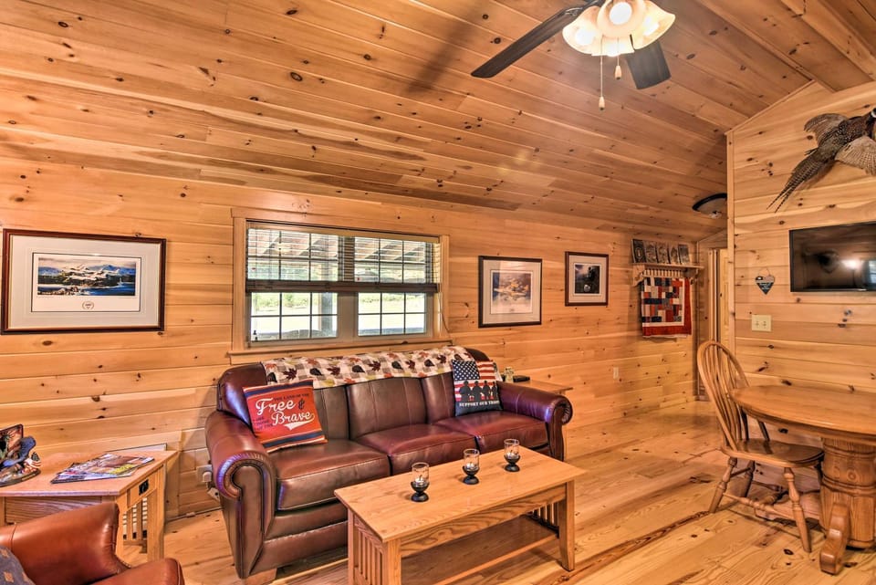 Parsons Cabin w/ Fire Pit & River Access! Cabin in Shenandoah Valley