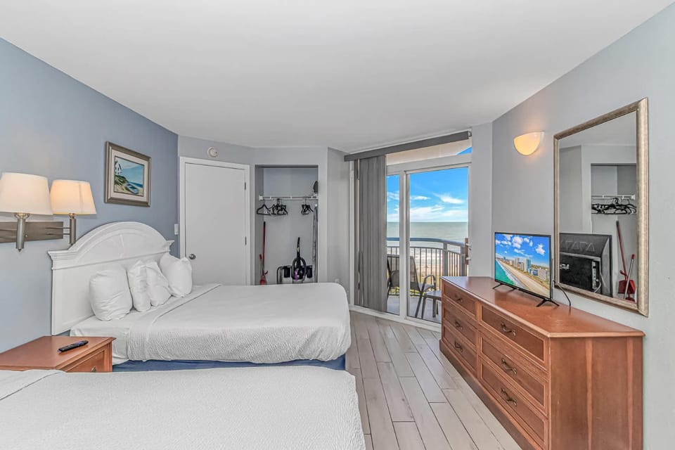 Oceanfront 1 Bedroom 2 Bath Suite Boardwalk 439 House in Myrtle Beach