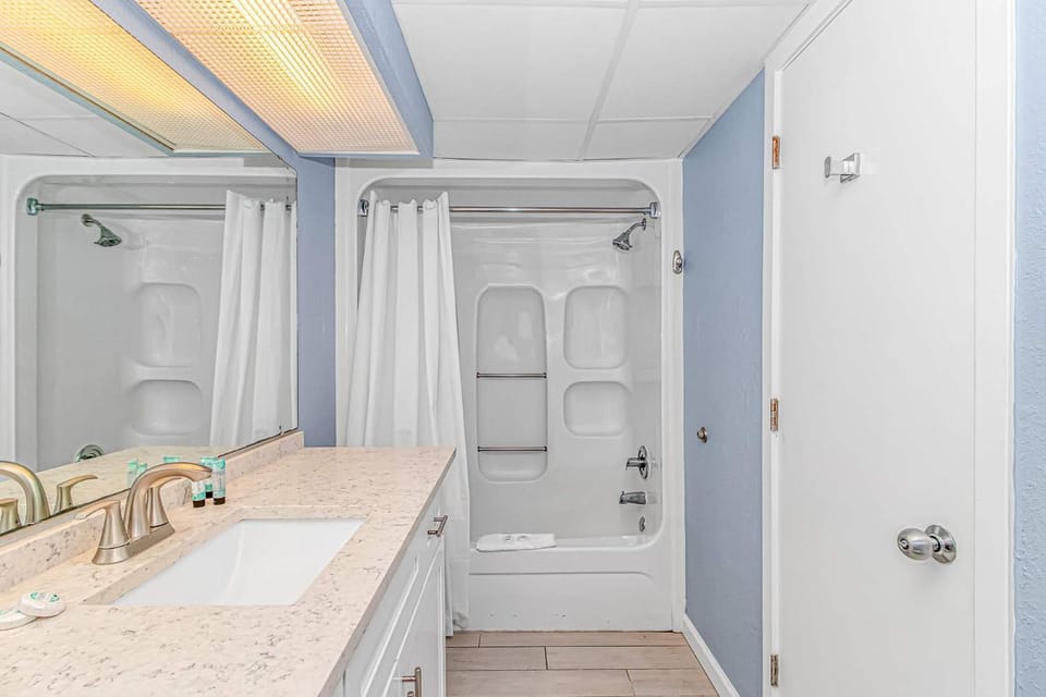 Oceanfront 1 Bedroom 2 Bath Suite Boardwalk 439 House in Myrtle Beach