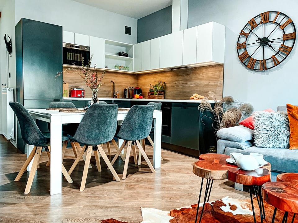 Kitchen or kitchenette, Dining area, Communal kitchen, Meals, locker