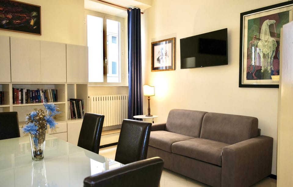 TV and multimedia, Living room, Seating area, Evening entertainment