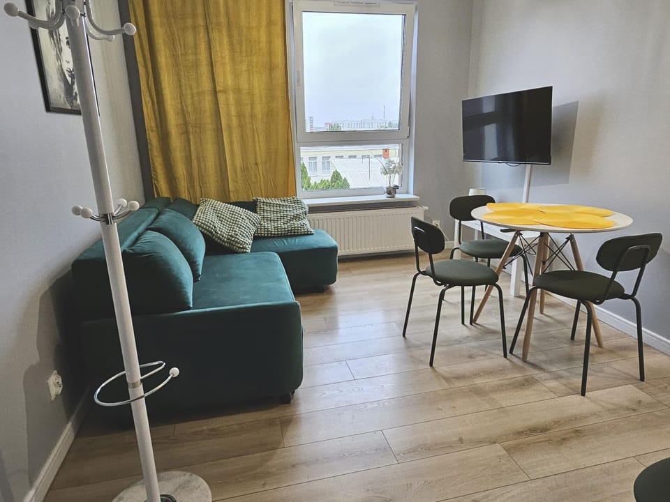 Communal lounge/ TV room, TV and multimedia, Living room, Seating area, Dining area, Evening entertainment