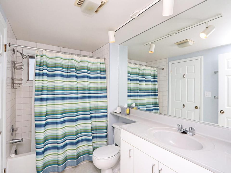 Sea Colony Lakeside Apartment in Sussex County