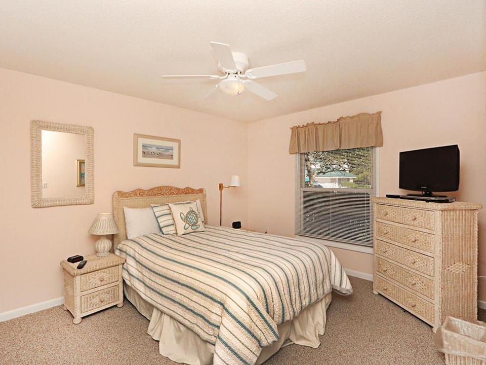 Sea Colony Lakeside Apartment in Sussex County
