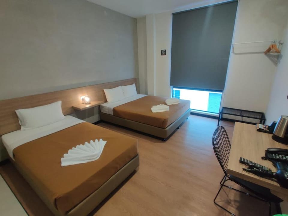 Bed, towels