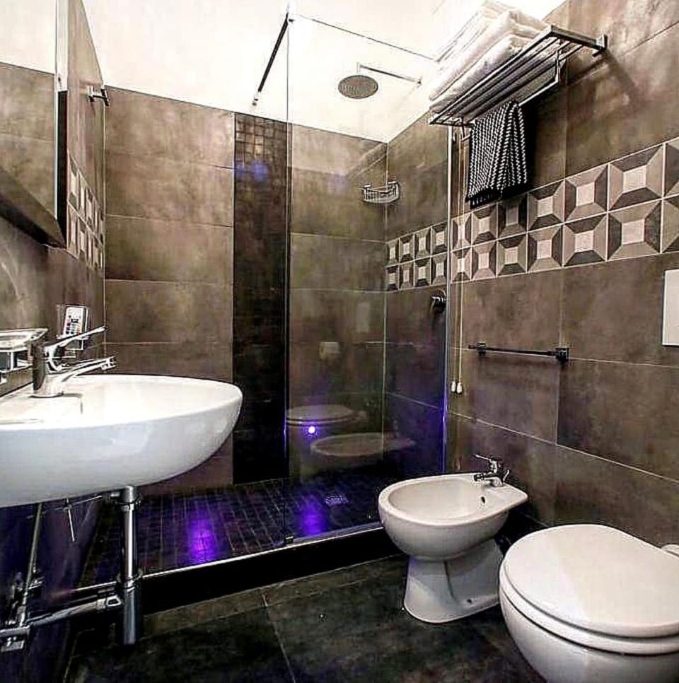 Bathroom, Internal: Not applicable to any particular room