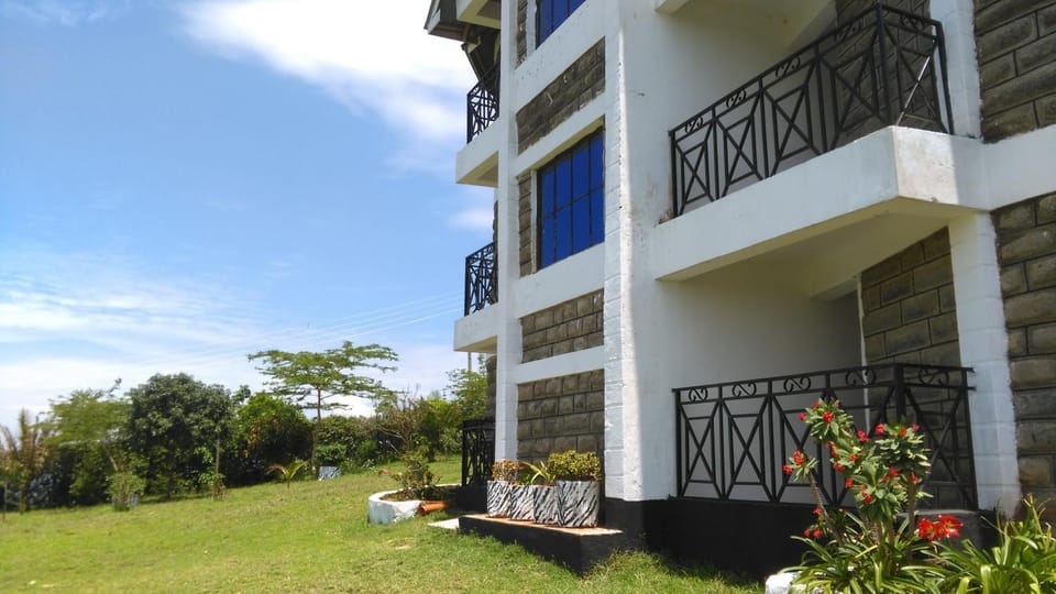 Property building, Facade/entrance, Garden, Garden view