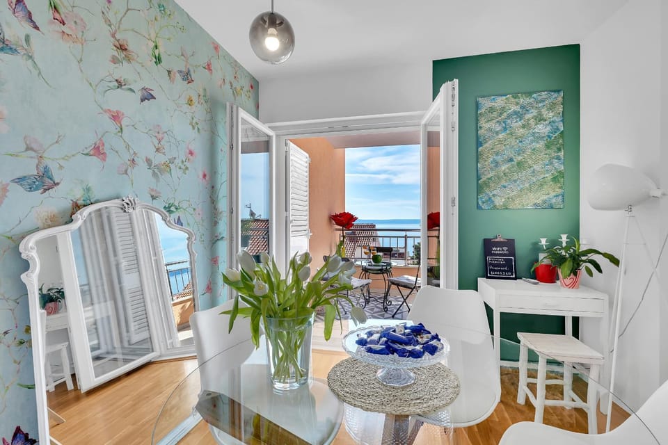 Living room, Dining area, Sea view
