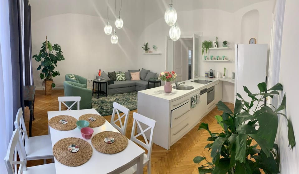 Kitchen or kitchenette, Living room