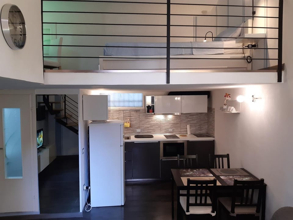Kitchen or kitchenette, Bedroom