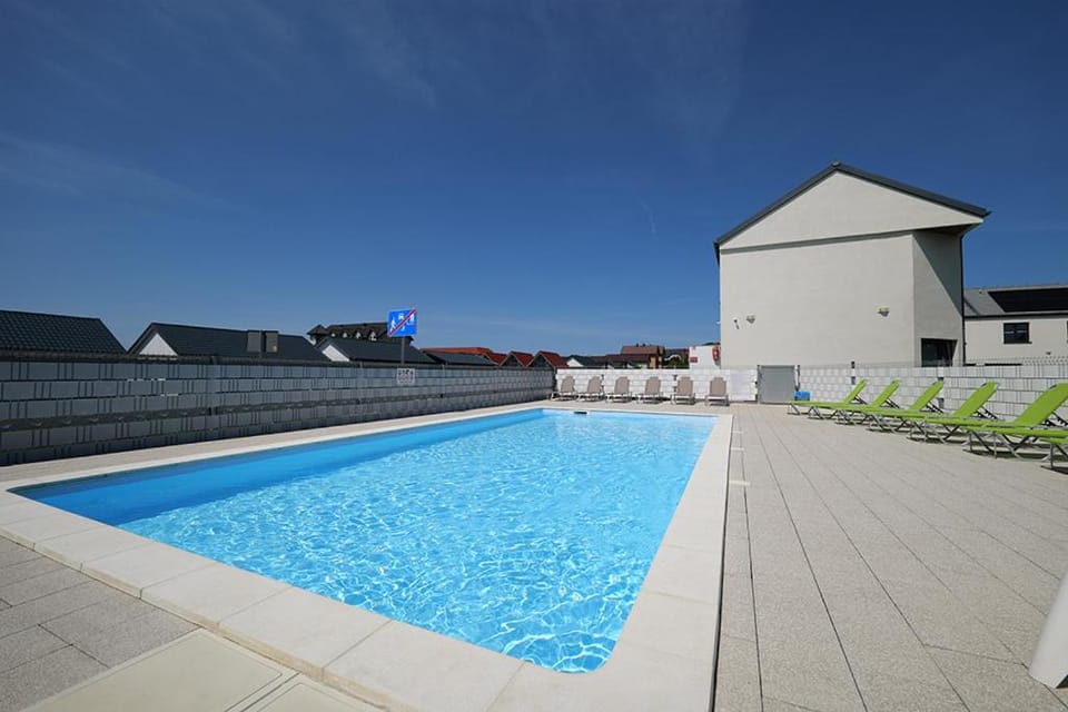 Property building, Swimming pool