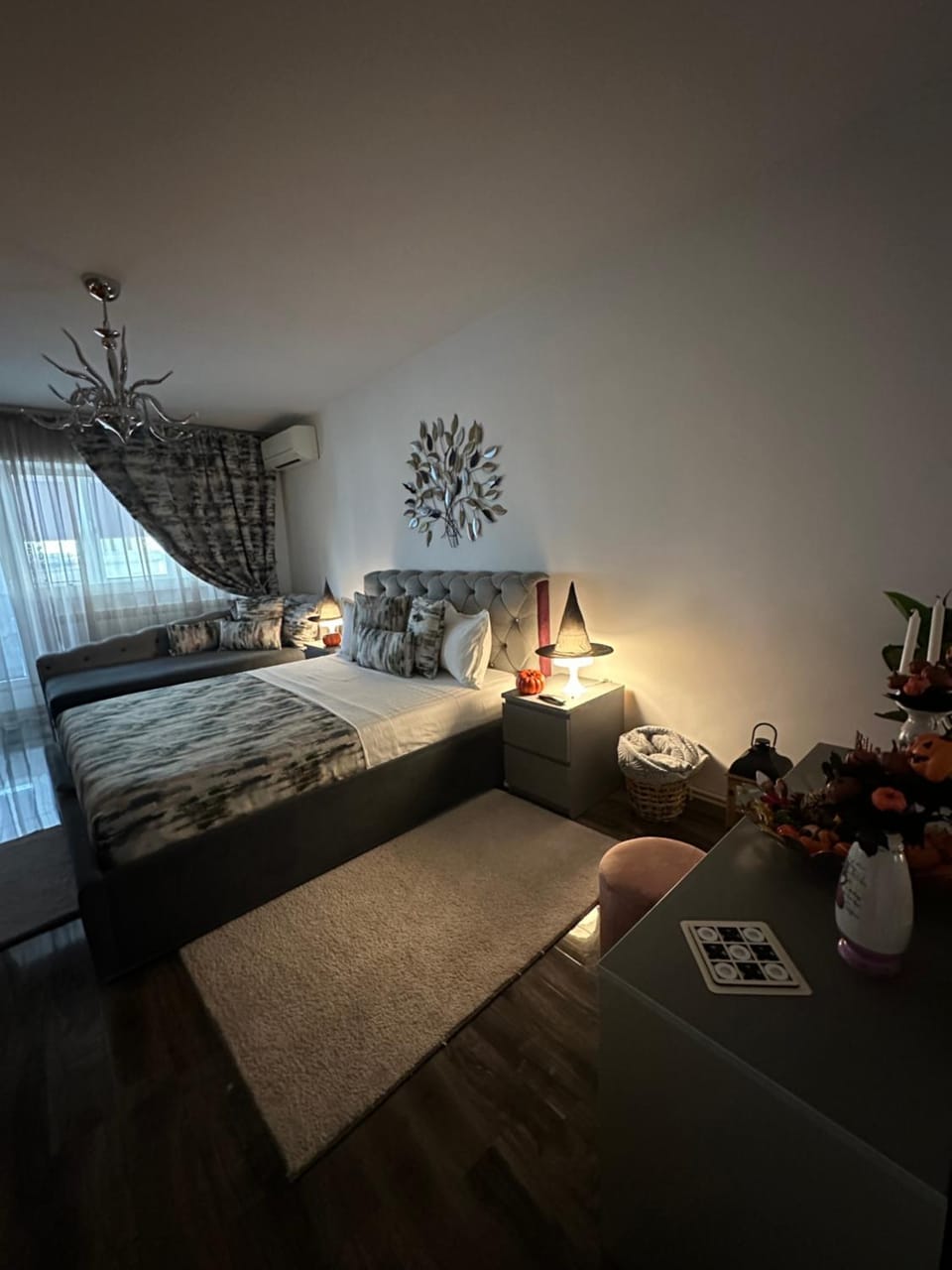 Photo of the whole room