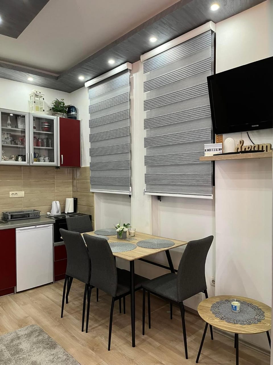TV and multimedia, Living room, Seating area, Dining area