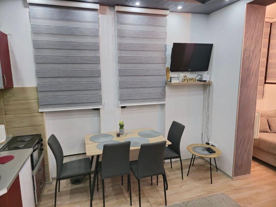 Dining area, kitchen