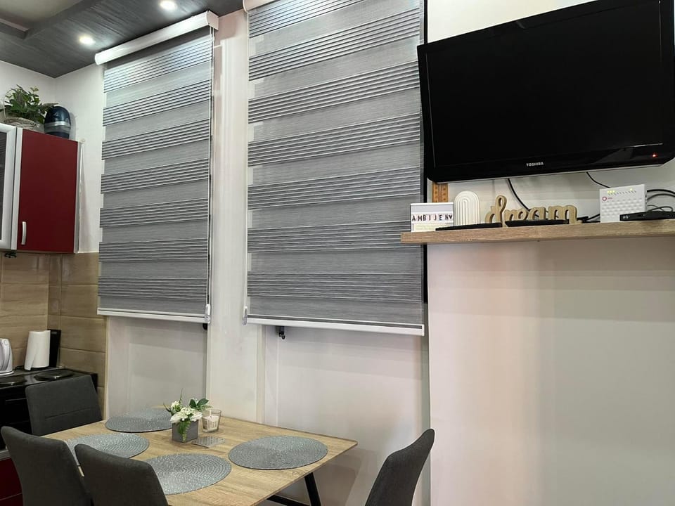 TV and multimedia, Kitchen or kitchenette, Dining area