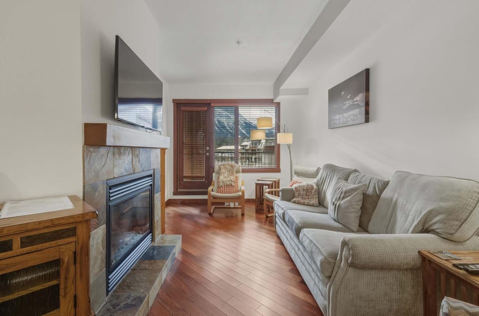 Beautiful Peak Vista - 2BR w Stunning Mt Views House in Canmore