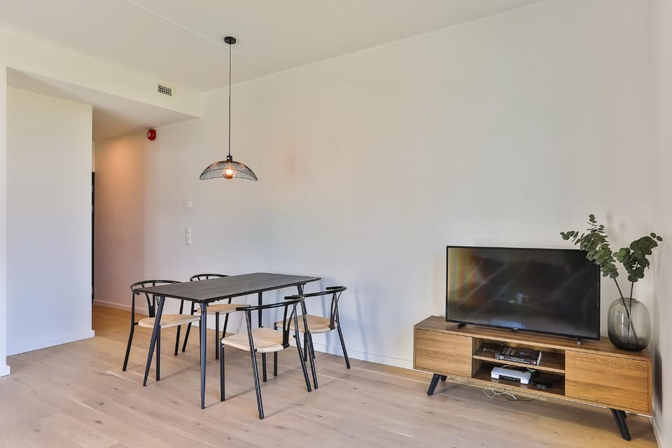 TV and multimedia, Living room, Seating area, Dining area
