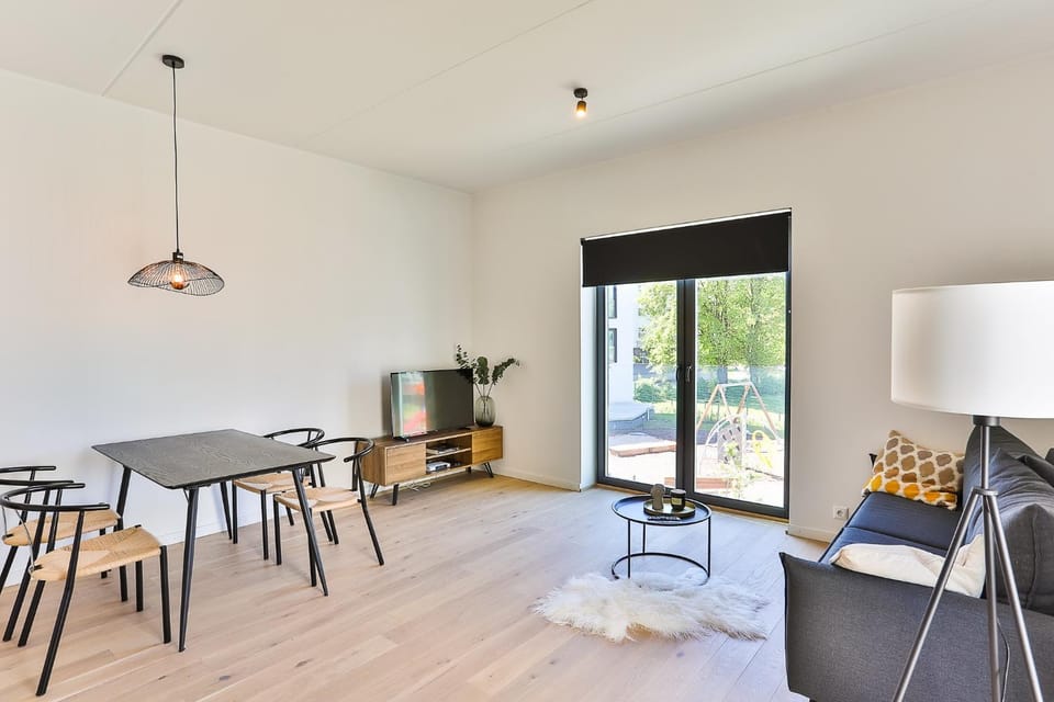 TV and multimedia, Living room, Seating area, Dining area