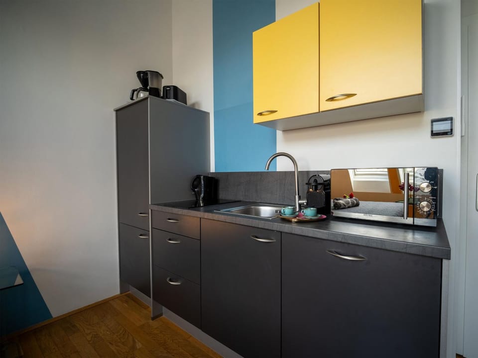 Coffee/tea facilities, Kitchen or kitchenette, dishwasher, microwave, toaster