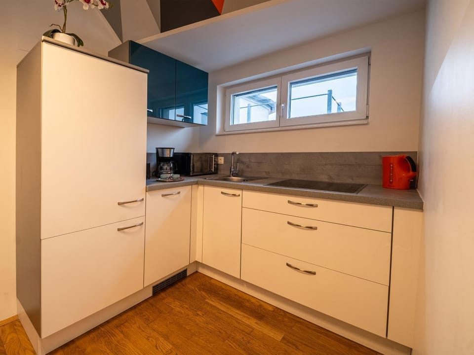 Coffee/tea facilities, Kitchen or kitchenette, dishwasher, microwave, toaster