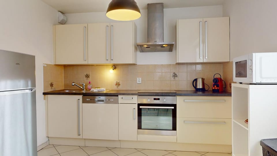 Kitchen or kitchenette, pet friendly, stove
