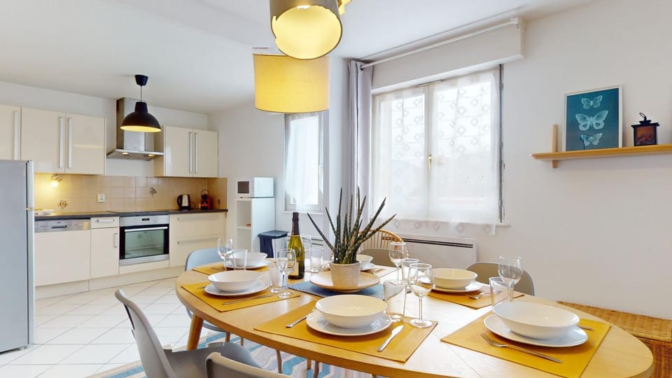 Kitchen or kitchenette, Dining area, pet friendly