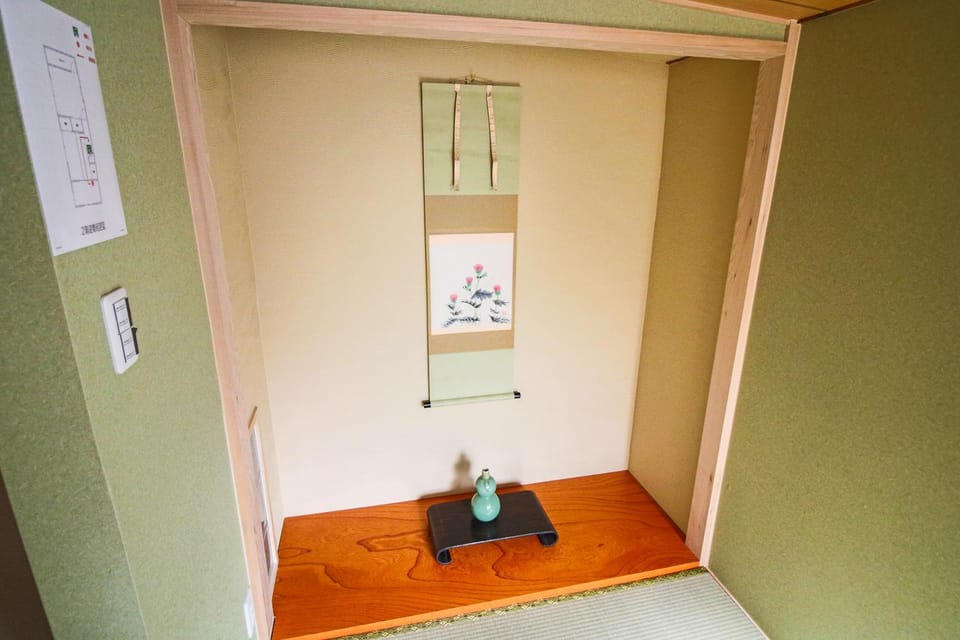 Photo of the whole room, Decorative detail