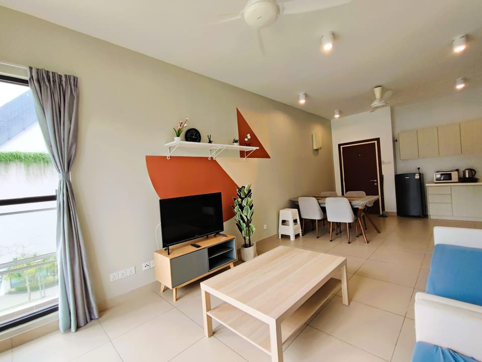 Communal lounge/ TV room, TV and multimedia, Living room, Seating area, Dining area, Evening entertainment, air conditioner