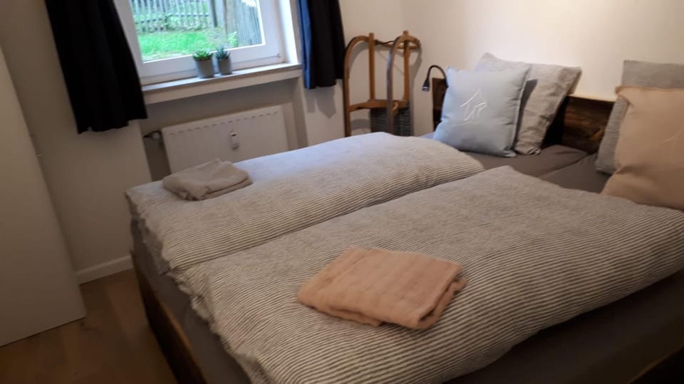 Property building, Bed, Photo of the whole room, Bedroom