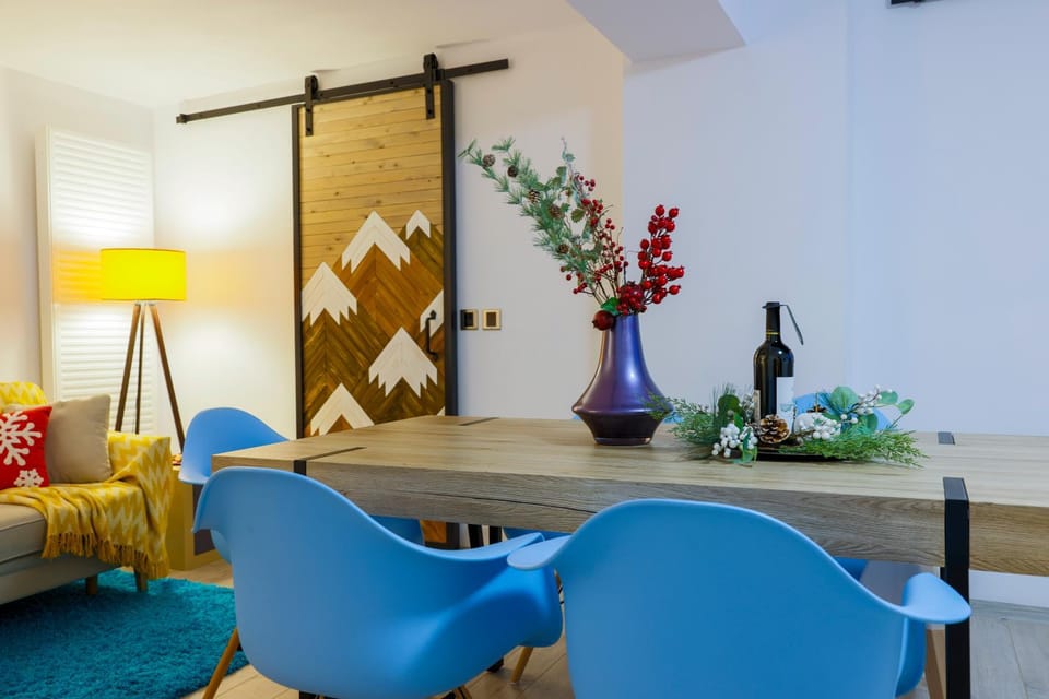 Living room, Seating area, Dining area