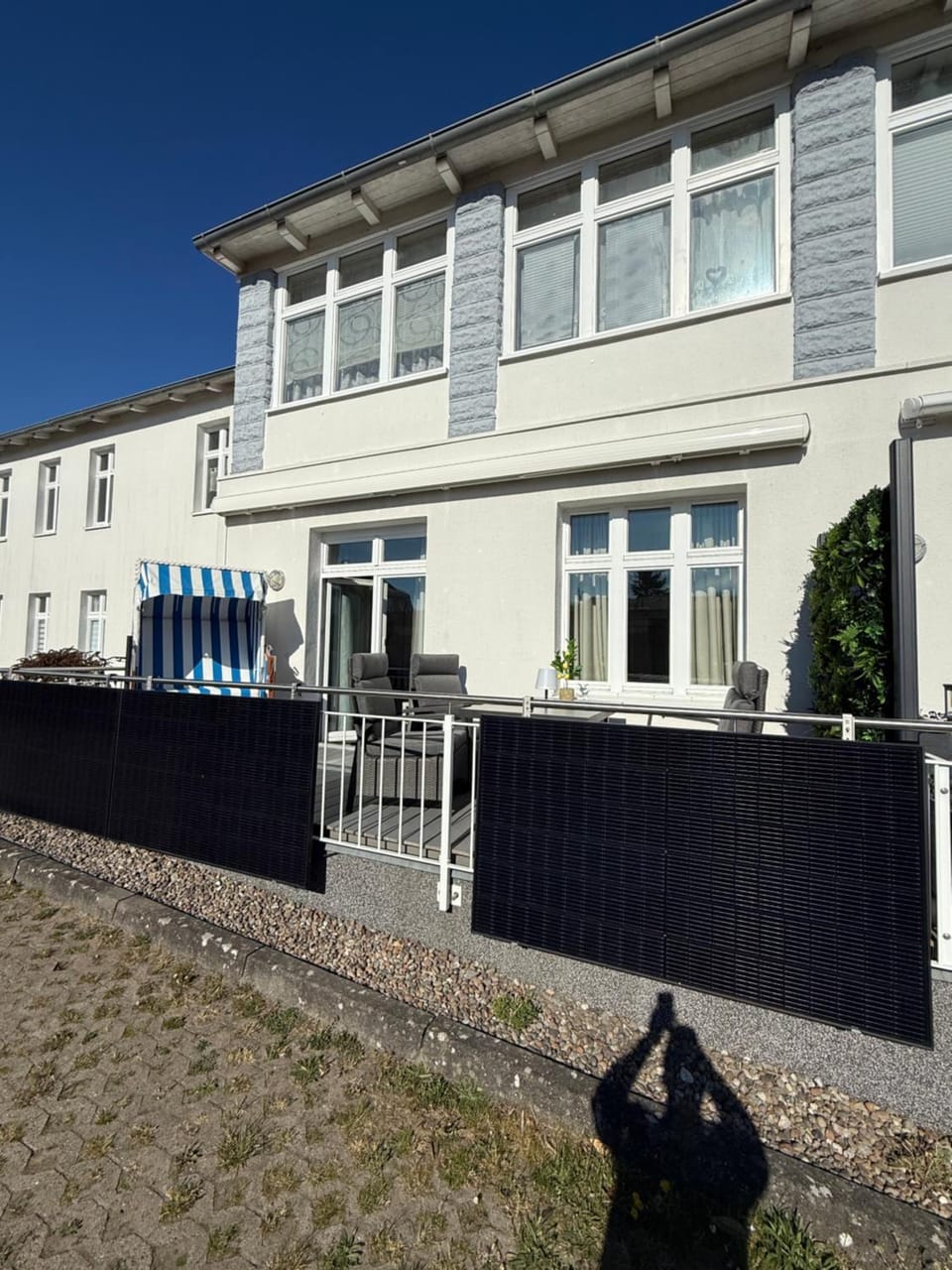 Property building, Day, Balcony/Terrace