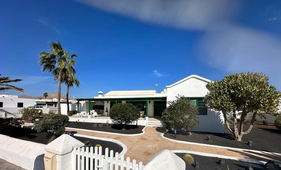 Luxury Villa Sea Front -La Orilla Villa in Isla de Lanzarote