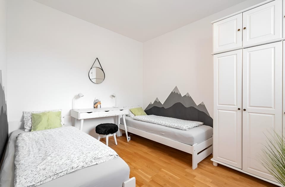 Bed, Photo of the whole room, Bedroom, wardrobe