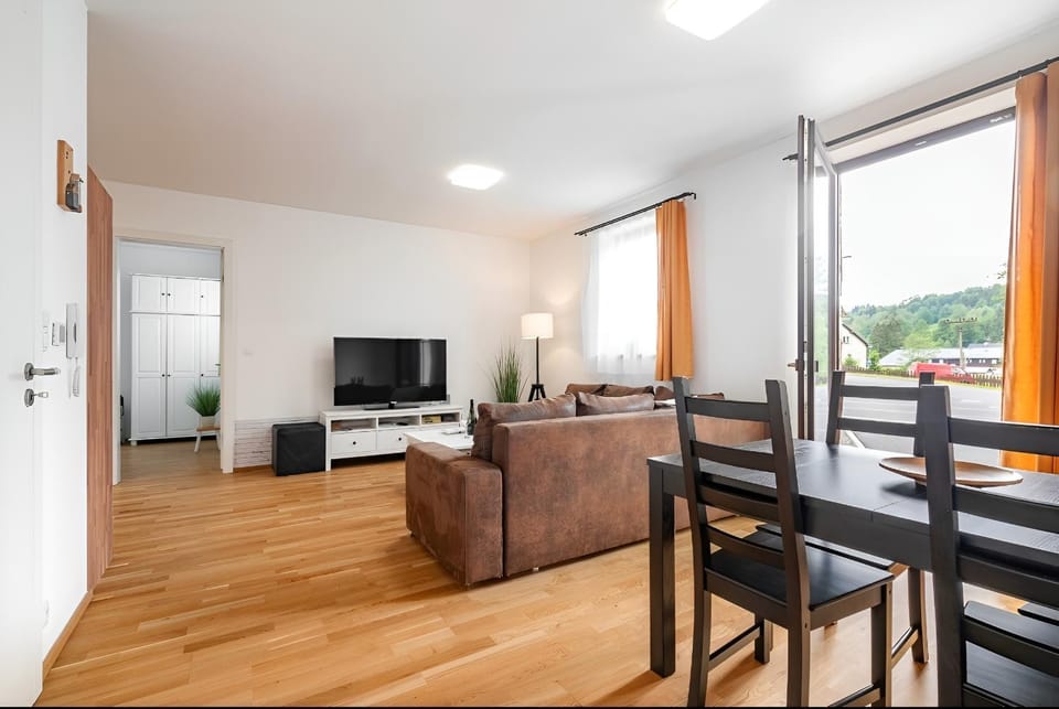 Communal lounge/ TV room, TV and multimedia, Living room, Seating area, Dining area, Evening entertainment