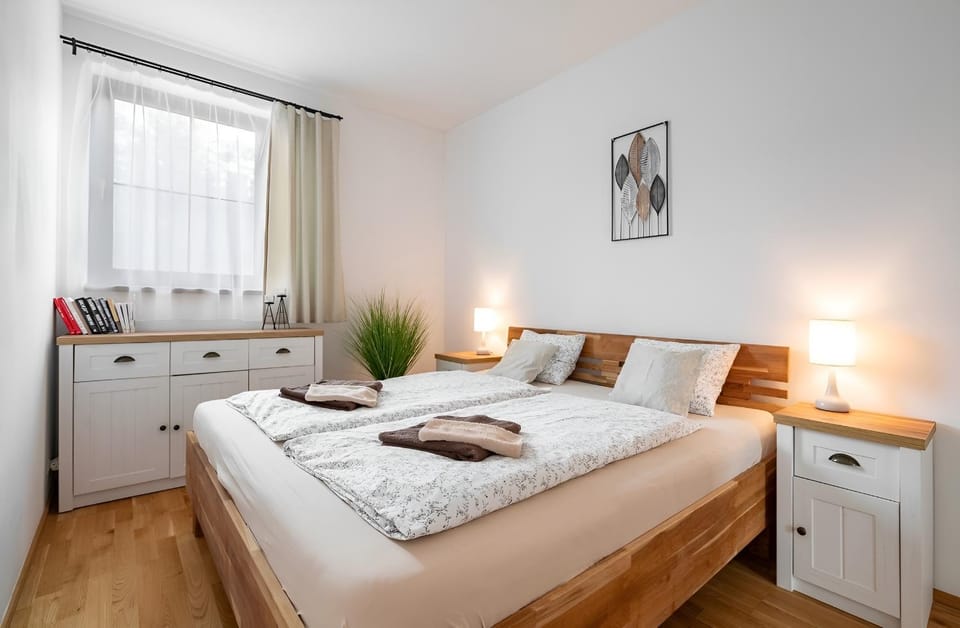 Bed, Photo of the whole room, Bedroom, towels