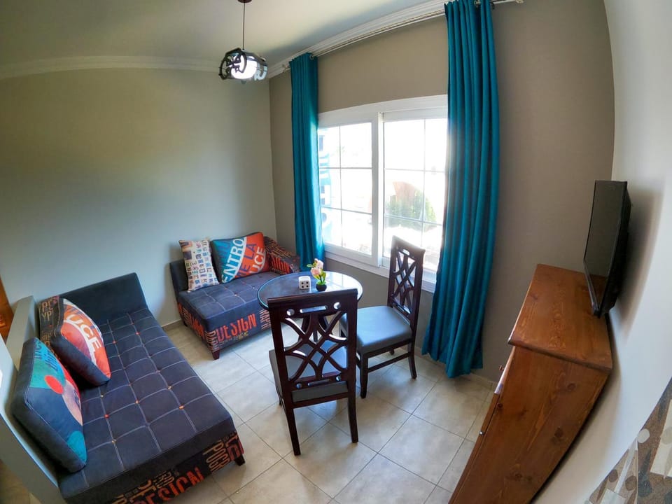 Communal lounge/ TV room, TV and multimedia, Living room, Photo of the whole room, Seating area, Dining area, Evening entertainment