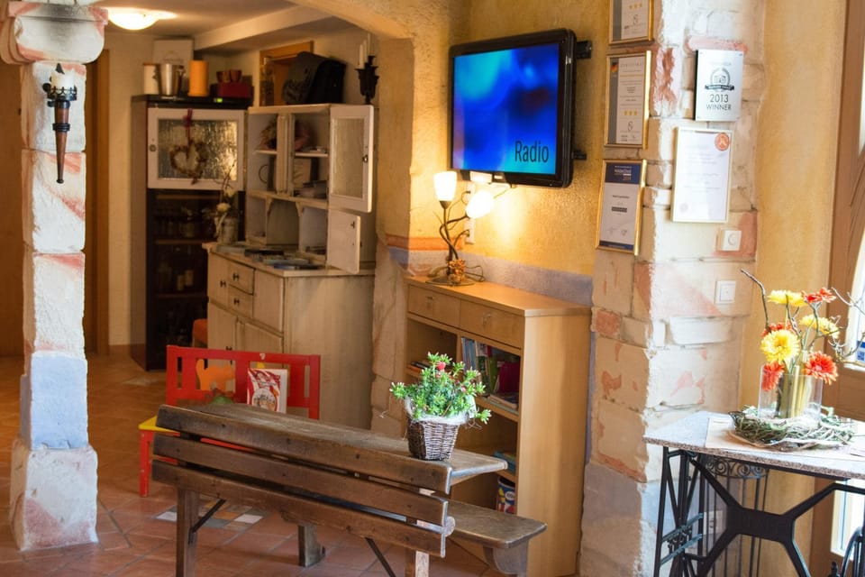 TV and multimedia, Lobby or reception