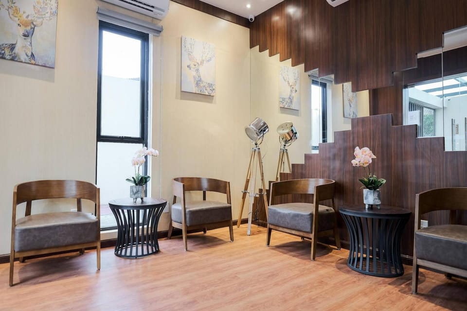 Seating area, Breakfast