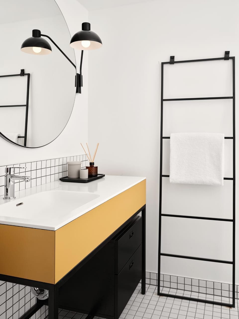 Bathroom, towels