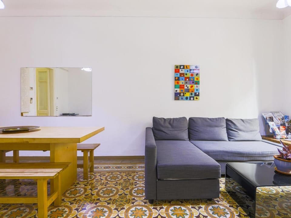 Be barcelona arco del triunfo sunny colors Apartment in Barcelona