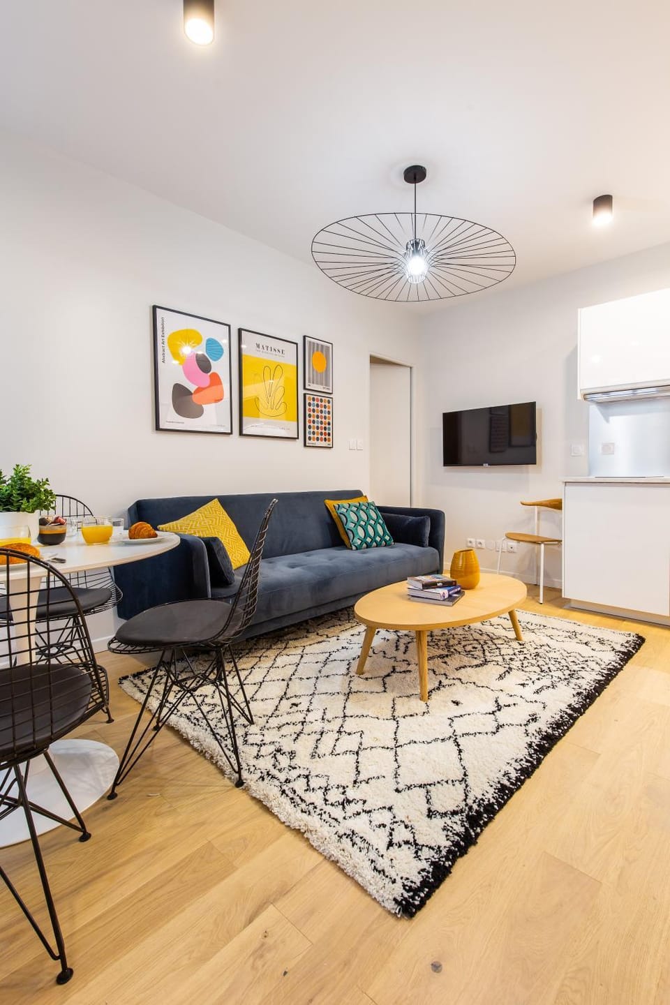 Living room, Dining area
