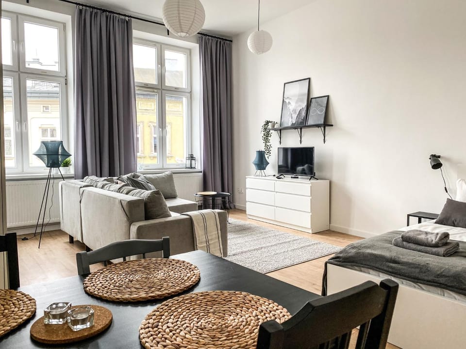 Bed, TV and multimedia, Living room, Seating area