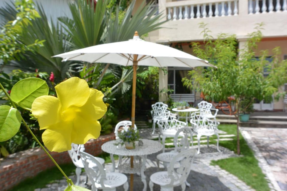 Property building, Patio, Facade/entrance