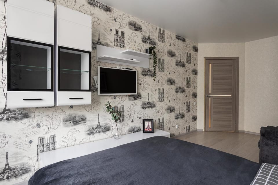 Bed, TV and multimedia, Photo of the whole room, Bedroom