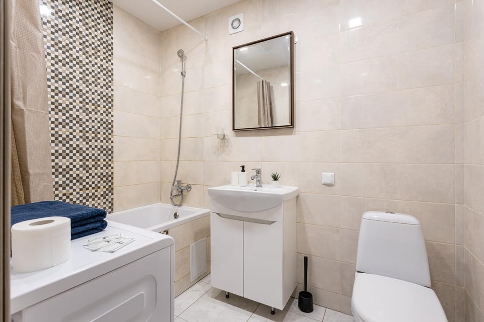 Toilet, Bathroom, towels
