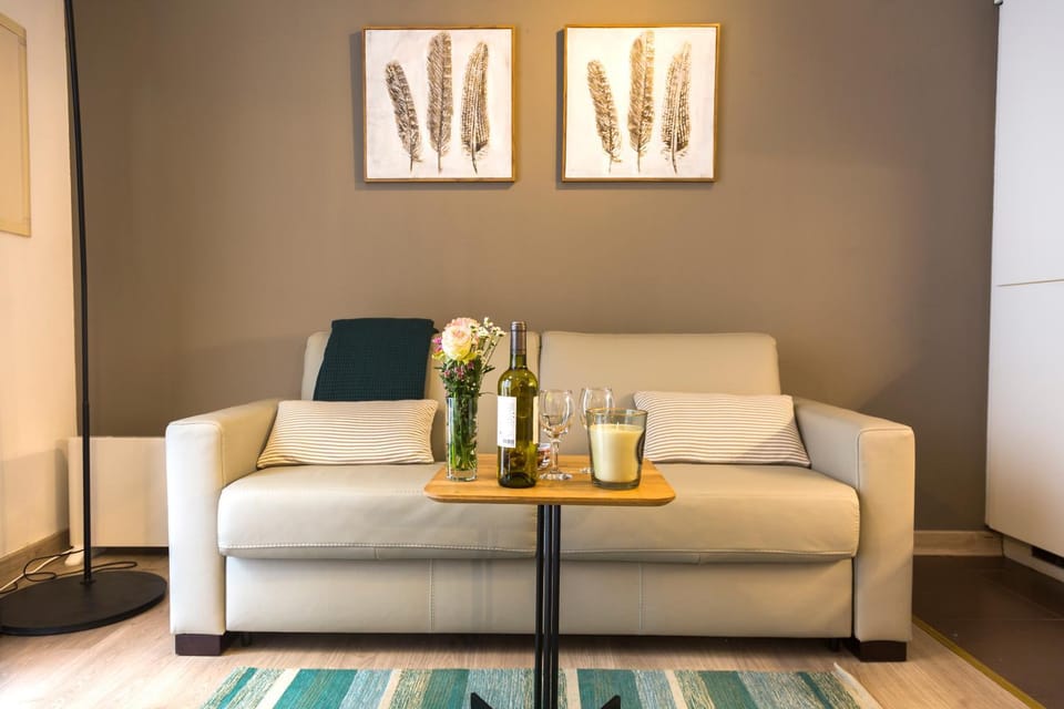 Bed, Living room, Seating area
